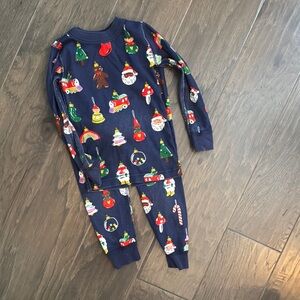 Hanna Anderson  Pajama Set with Festive holiday Print